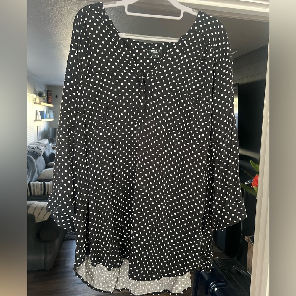 Torrid Size 4 Black and White Polka Dot Top